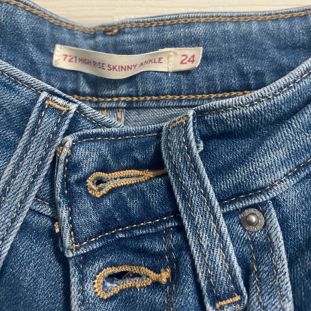 Levi’s Jeans - Picture 2 of 2